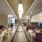 Karmir & Szálloda Kemer