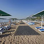 Karmir & Szálloda Kemer