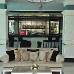 Hotel Karmir &