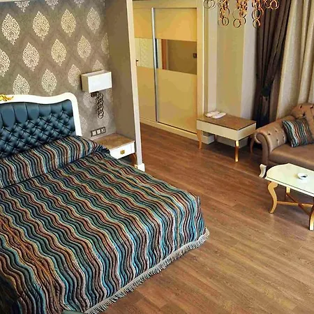 Karmir & Hotel
