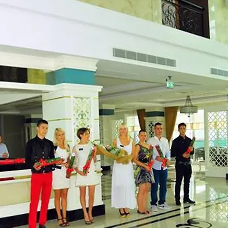 Hotel Karmir &