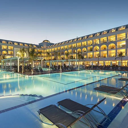 Karmir & Hotell Kemer