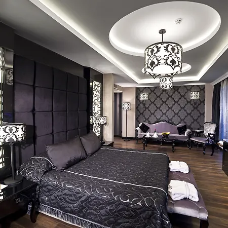 Hotel Karmir &