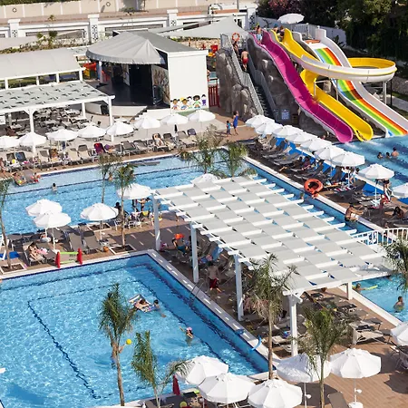 Hotel Karmir &