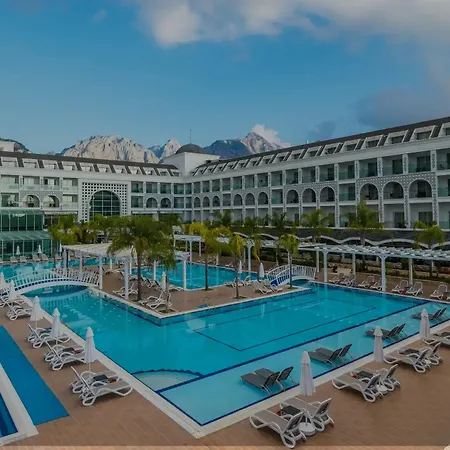 Hotel Karmir & 5*