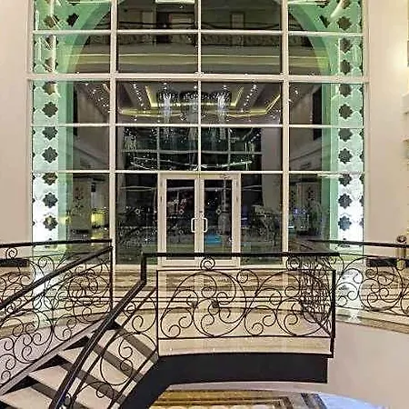 Hotel Karmir &