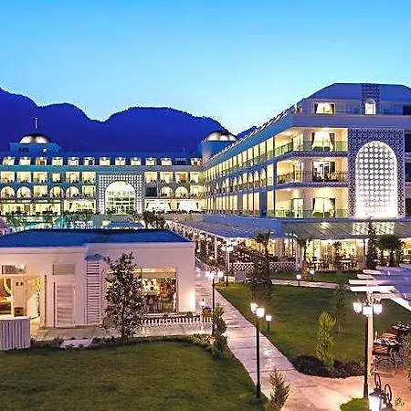 Hotel Karmir &