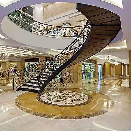 Hotel Karmir & 5*