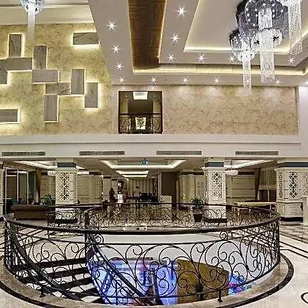 Karmir & Hotel