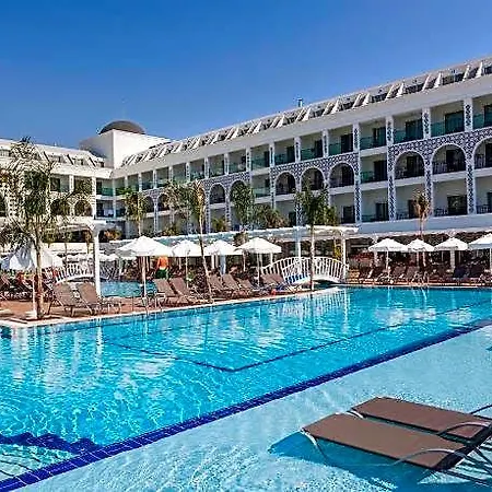 Hotel Karmir & 5*
