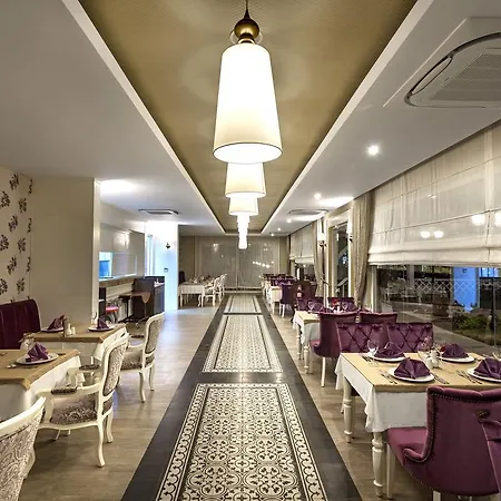 Karmir & Szálloda Kemer