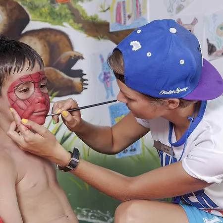 Karmir & Szálloda 5*