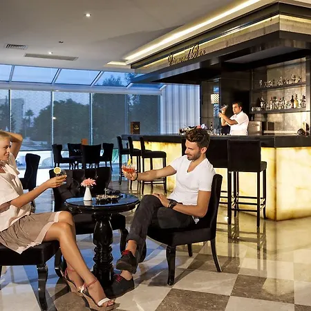 Karmir & Szálloda Kemer