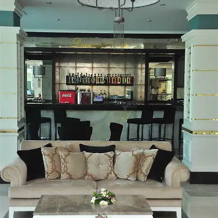 Hotel Karmir &