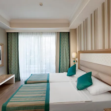 Karmir & Hotel 5*
